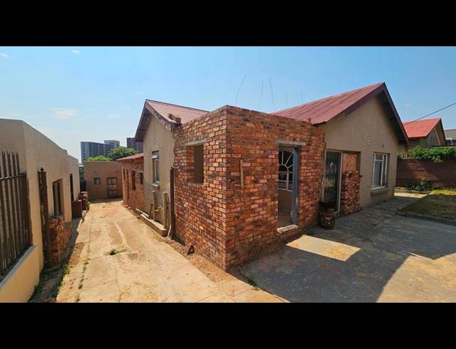 3 BEDROOM HOUSE FOR SALE IN HURST HILL